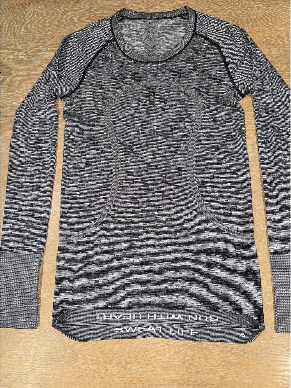 Lululemon Long Sleeve Swiftly Tee SIZE 6 Black White Hip Length